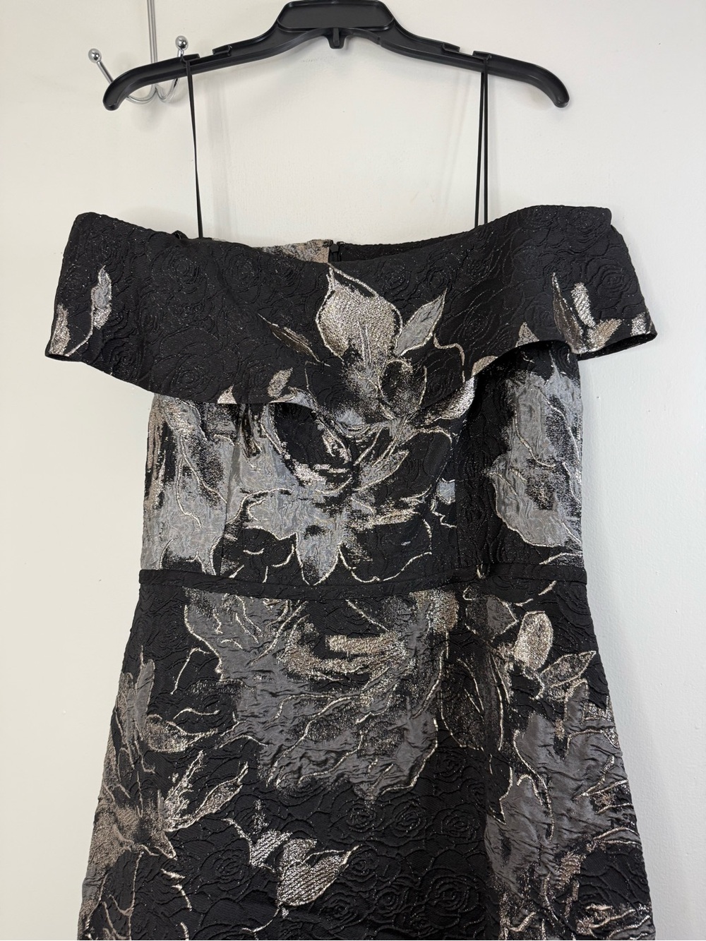 Teri Jon Rickie Freeman Black
Off-the-Shoulder Metallic Floral Jacquard dress 14 - Picture 4 of 11